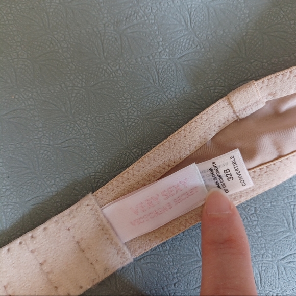 BRAND NEW! Victoria's secret very sexy convertible push up bra - nude / size 32B - Picture 3 of 3
